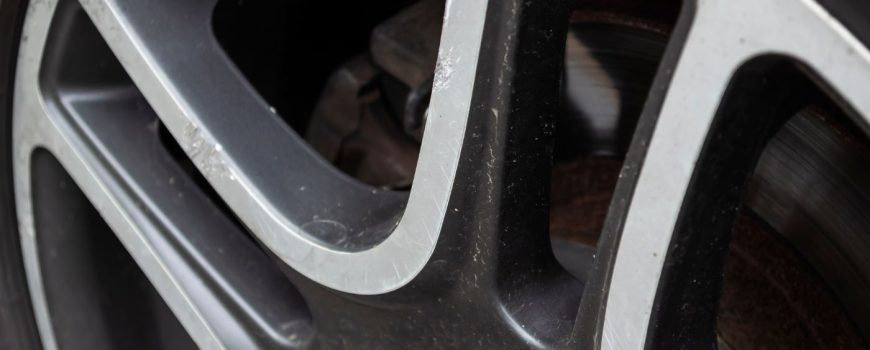 Llanta de aluminio con raspón